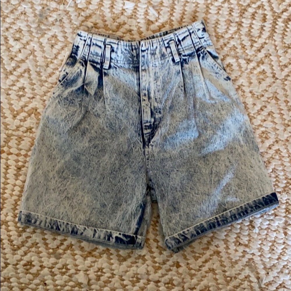 Vintage high-waisted acid wash shorts zip fly
